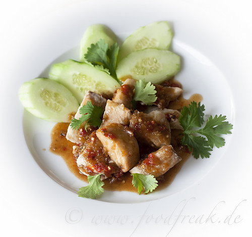 Tilapia mit Drei-Aromen-Sauce - Pla Sam Rod