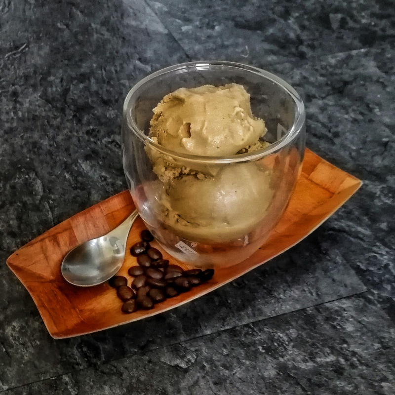 Coldbrew-Kaffee-Eiscreme im servierglas